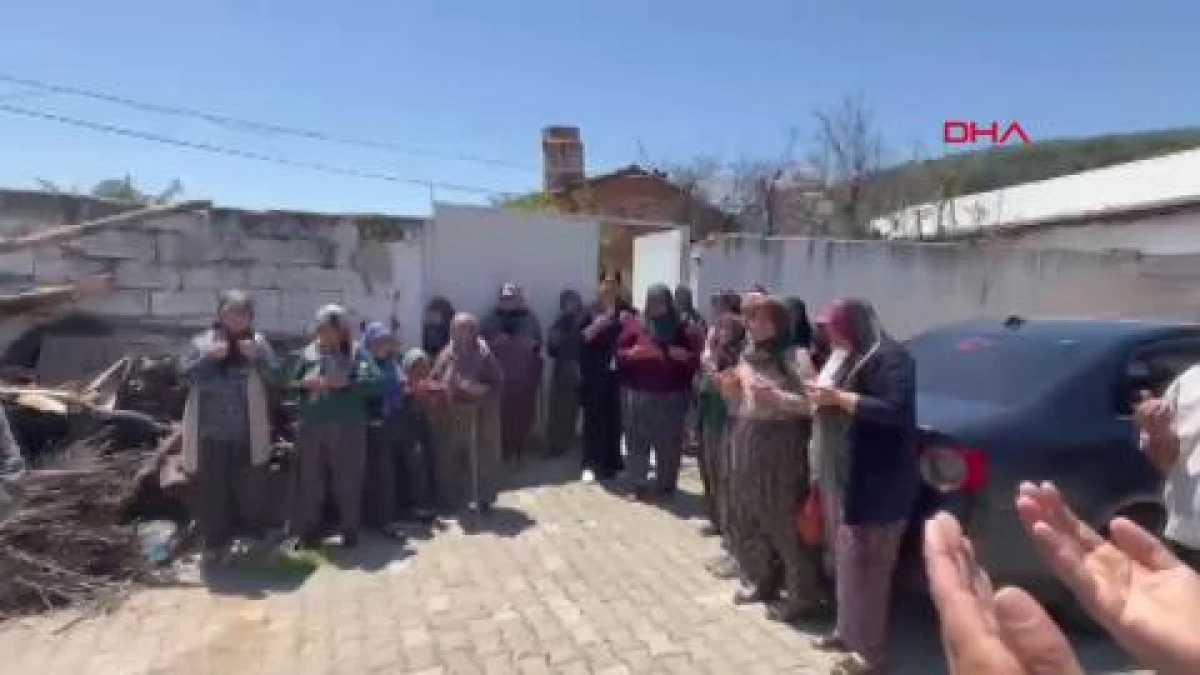 17 yıl sonra cenazesine ulaşılan Ebru, g&ouml;zyaşlarıyla toprağa verildi
