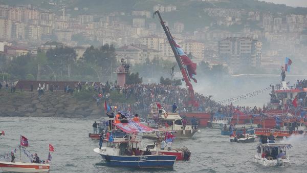 Trabzonspor’un şampiyonluk kutlaması Karadeniz’de başladı