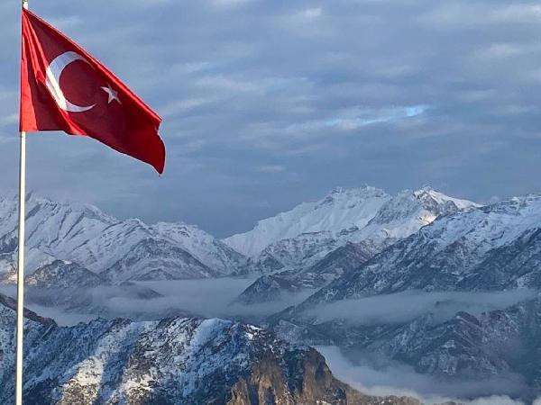 Eksi 20 derecede ve 5 metreye yakın karda sınır nöbeti