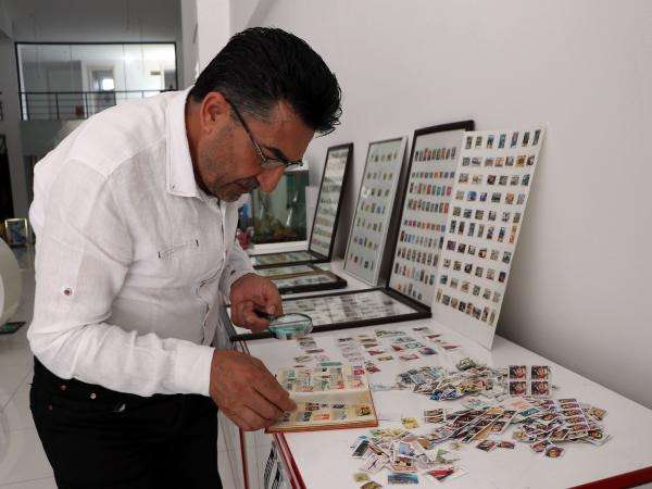 47 yılda 9 bin pul biriktirdi