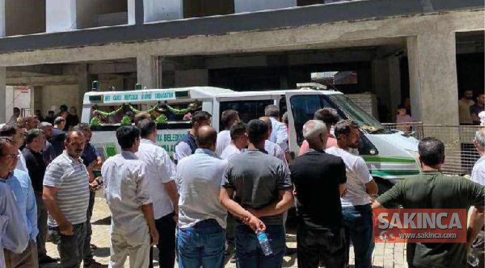4'&uuml;nc&uuml; kattan d&uuml;şen Ahmet, hayata d&ouml;nd&uuml;r&uuml;lemedi