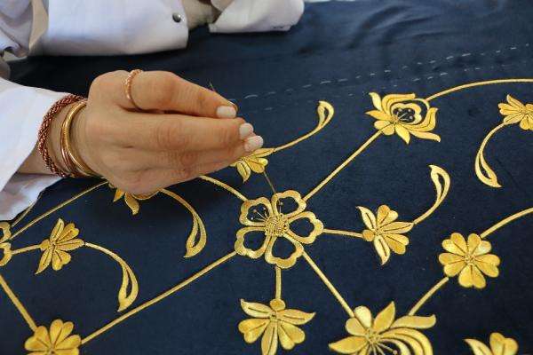 Osmanlı Hanedanı sanduka örtüleri, ilmek ilmek işleniyor