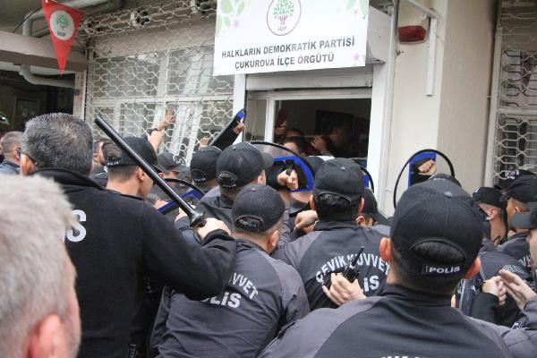 Adana'da HDP'liler ile polis arasında gerginlik
