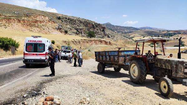 Adıyaman&rsquo;da motosiklet ve trakt&ouml;r kaza yaptı