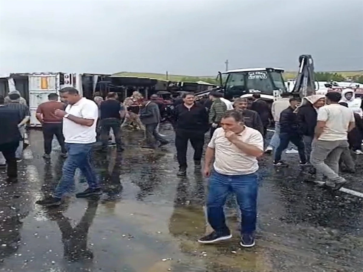 Ağrı&rsquo;da 2 trafik kazasında 1 kişi &ouml;ld&uuml;, 6 kişi yaralandı
