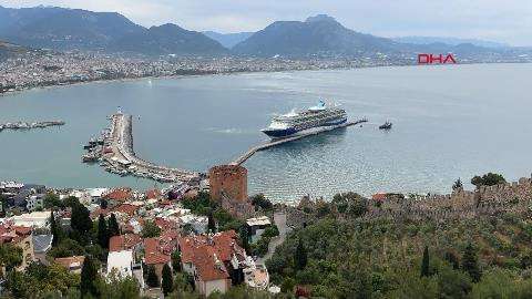 Alanya'ya yılın ilk kruvaziyeri geldi