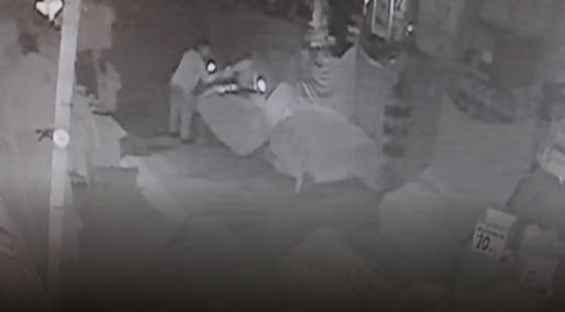 AMASYA'da iş yerinden hırsızlık yapan şüpheliler kamerada