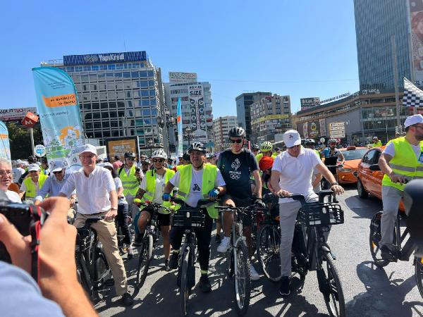 Ankara'da 'Otomobilsiz Pazar Günü'nde pedal çevirdiler