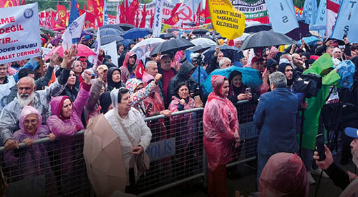 Ankara'da yağmur altında 1 Mayıs kutlaması