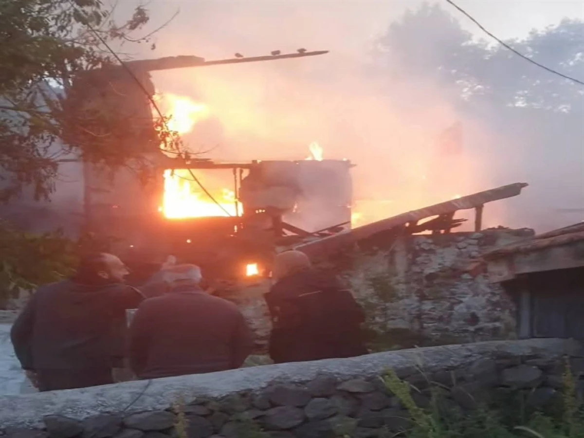 Ankara'da yangın; 5 ev kullanılamaz hale geldi