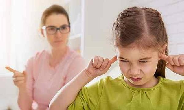 Anneler babalar dikkat! Çocukların kıyaslanması saldırgan davranışları tetikliyor