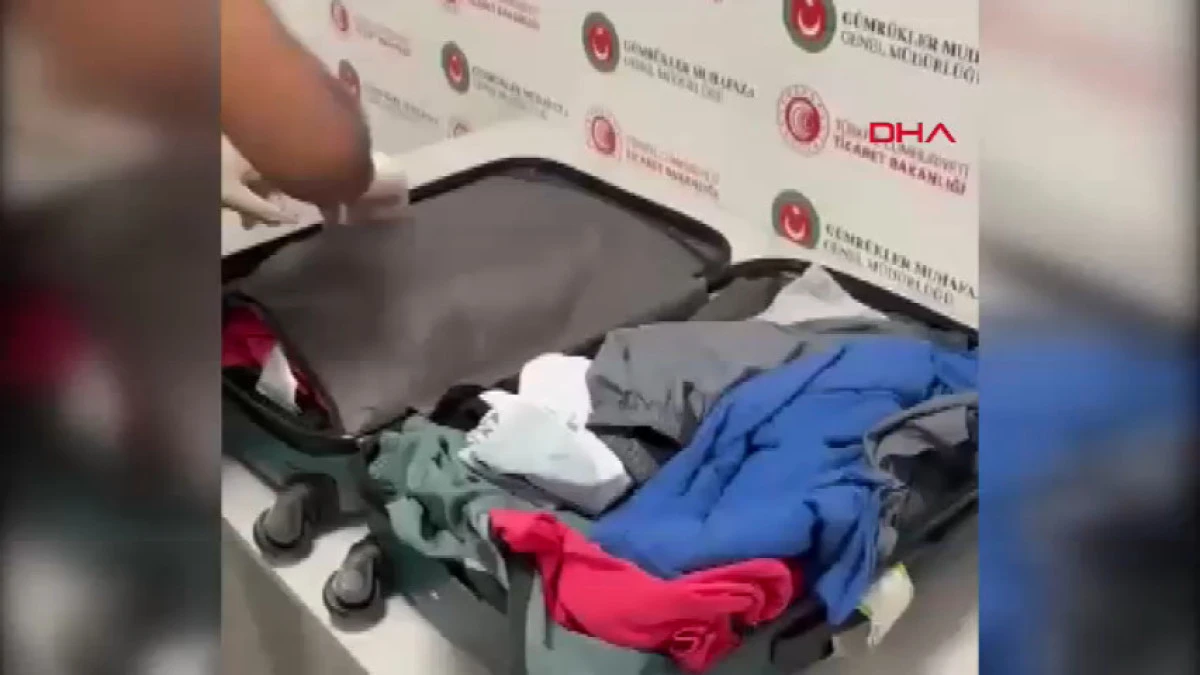 Antalya Havalimanı'nda bebek bezleri i&ccedil;ine gizlenmiş 381 bin 750 avro ele ge&ccedil;irildi