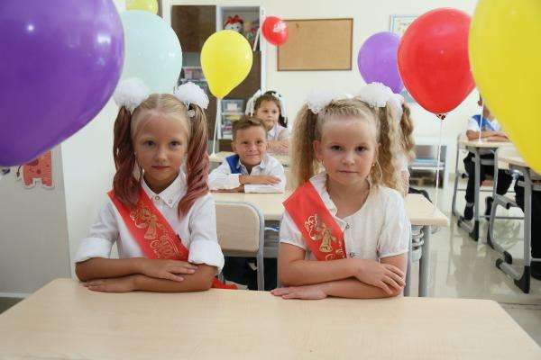 Antalya'daki 3 Rus okulunda ilk ders zili &ccedil;aldı