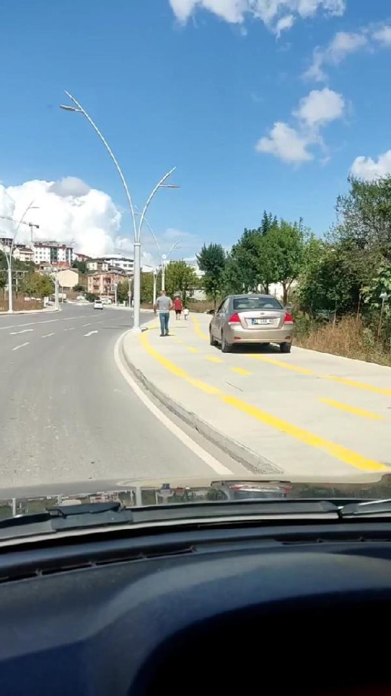 Arnavutköy'de kaldırımdan giden otomobil sürücüsüne 2 bin lira ceza 