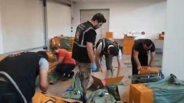 Artvin sınır kapısında 62 bin ka&ccedil;ak elektronik sigara ele ge&ccedil;irildi