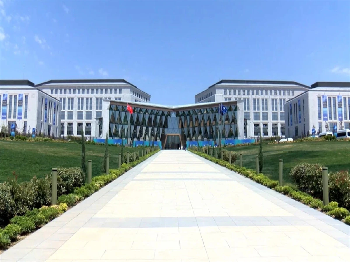 Ay Yıldız Karargahı, Pentagon'un 3 katı b&uuml;y&uuml;kl&uuml;ğ&uuml;nde