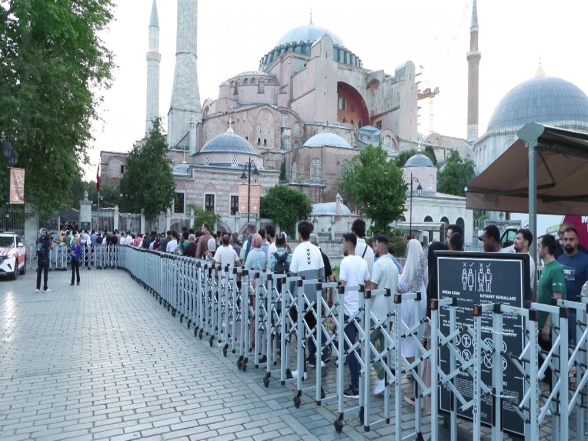 Ayasofya’da bayram namazını kıldılar