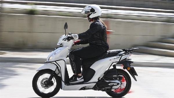 B ve üzeri sınıf ehliyeti olanlar, 125 cc'ye kadar motosikletleri kullanabilecek