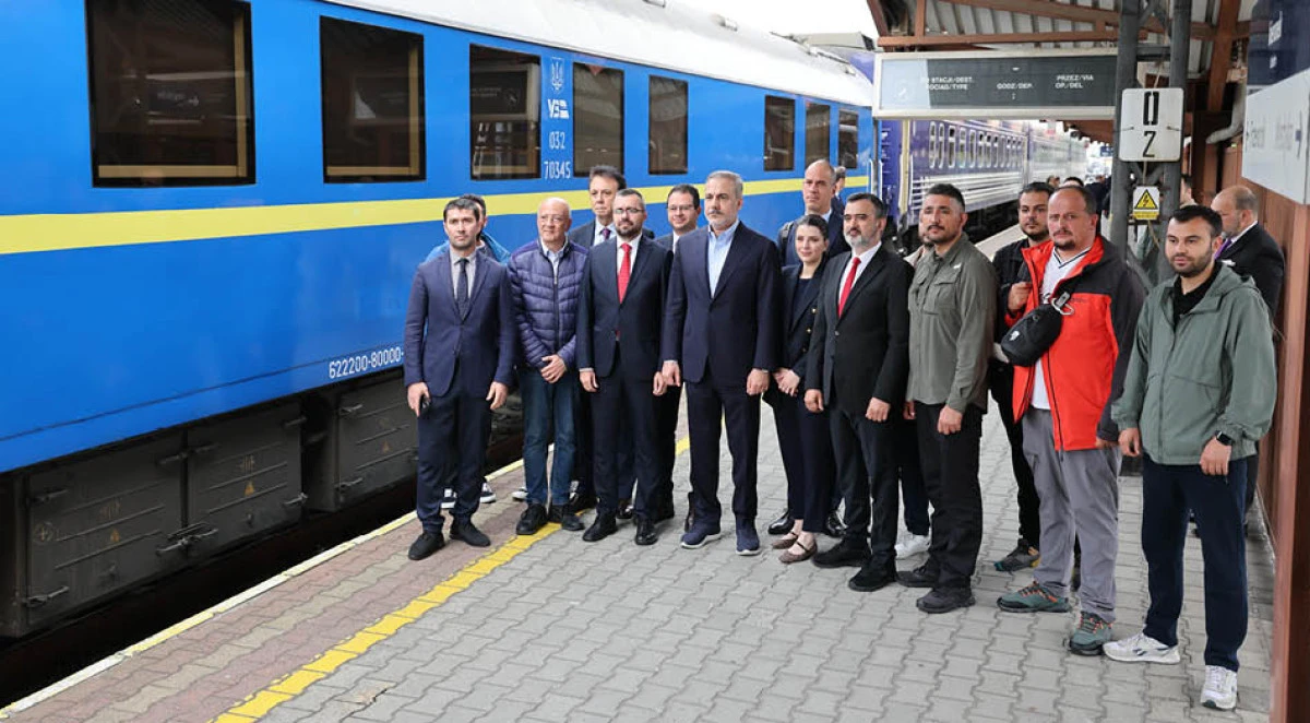Bakan Fidan, Kiev'den trenle döndü