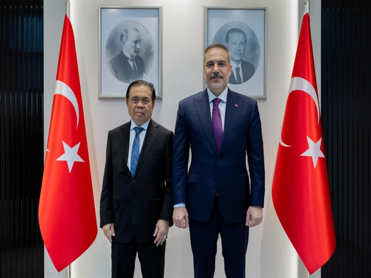 Bakan Fidan, Moro İslam Kurtuluş Cephesi lideri İbrahim ile g&ouml;r&uuml;şt&uuml;