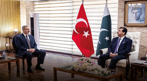 Bakan Fidan, Pakistan Senato Başkanı Gilani ile görüştü