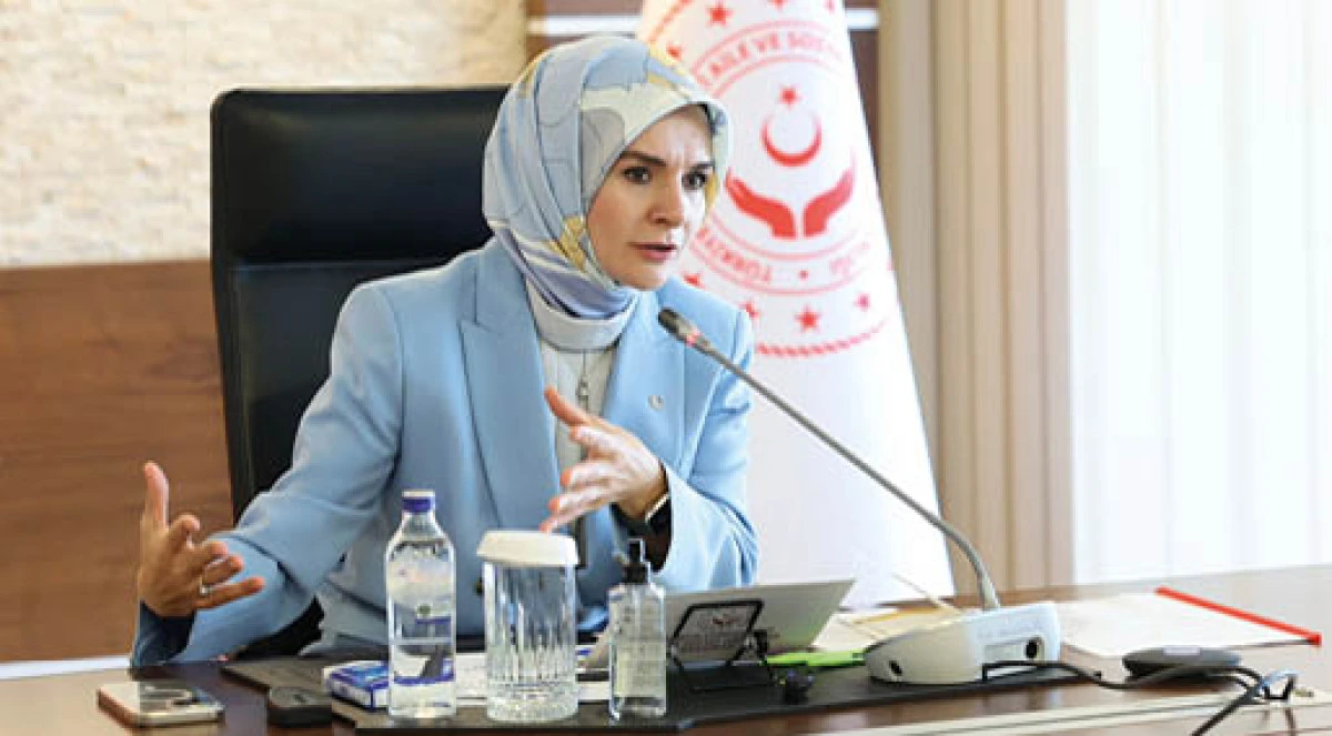 Bakan G&ouml;ktaş, 'Koruyucu Aile G&uuml;n&uuml;'n&uuml; kutladı