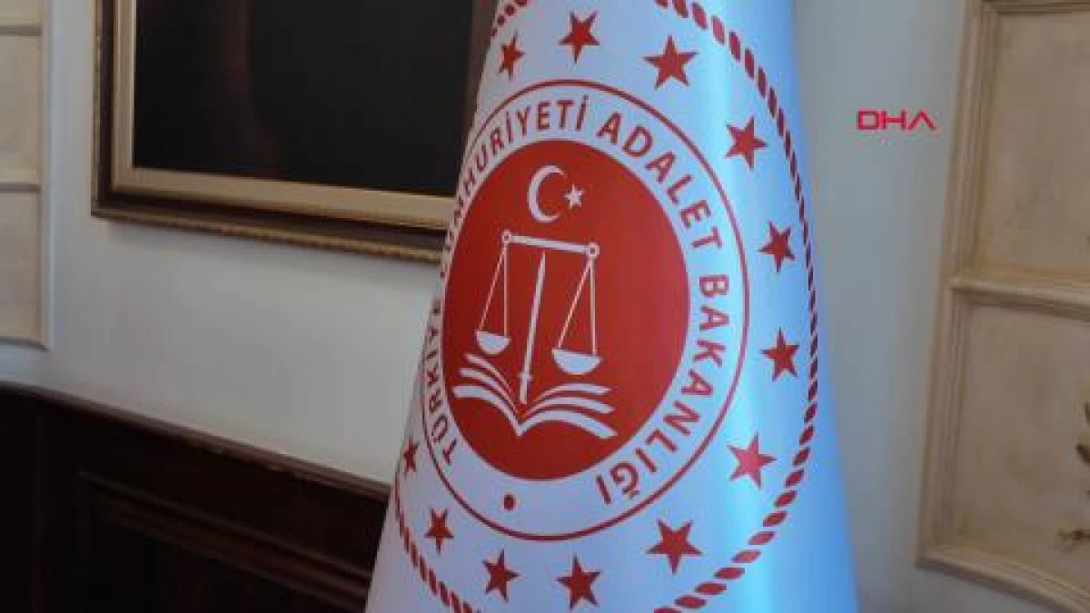 Bakan G&uuml;rlek, İstanbul 2 No&rsquo;lu Barosu Başkanı Şamlı ve stajyer avukatları kabul etti