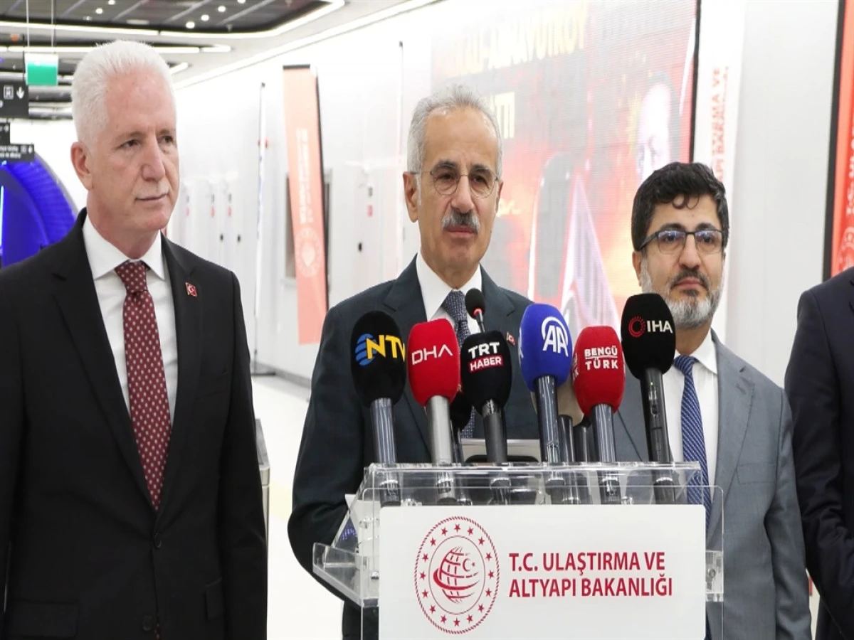 Bakan Uraloğlu: D&uuml;nyanın en uzun metro hatlarından birini tamamlamış olduk 
