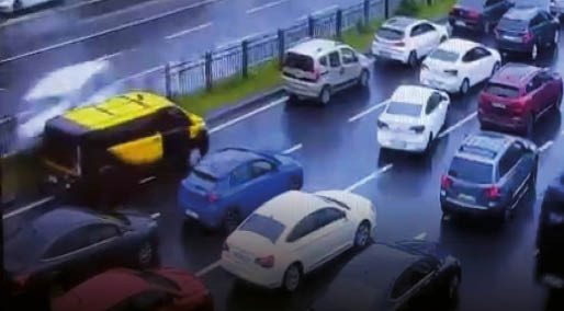 Beşiktaş’ta 8 aracın karıştığı zincirleme kazanın görüntüsü ortaya çıktı