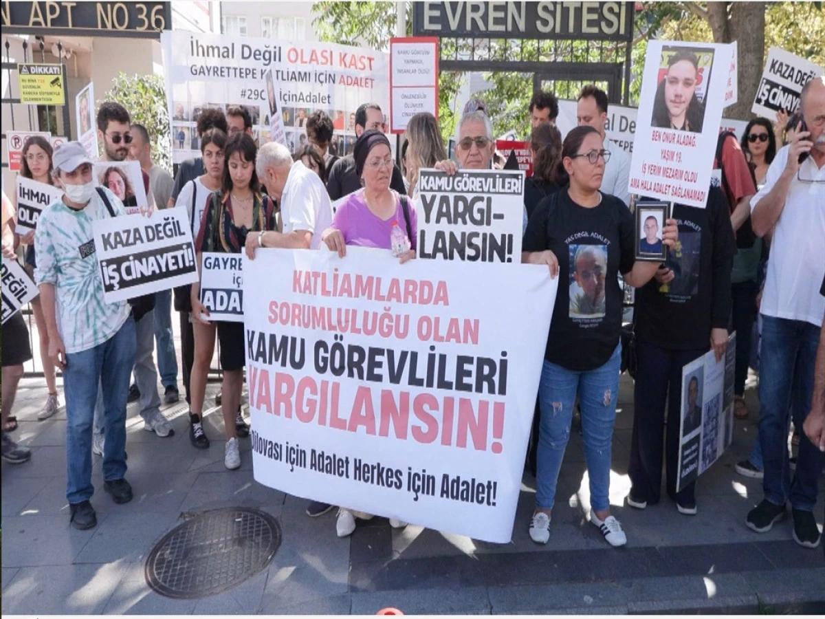 Beşiktaş'ta gece kul&uuml;b&uuml;nde hayatını kaybedenlerin ailelerinden 'Adalet' &ccedil;ağrısı