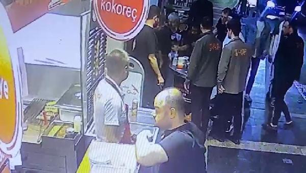 Beşiktaş'ta müşterilerden para istedi; müdahale eden çalışanlara tinerle saldırdı