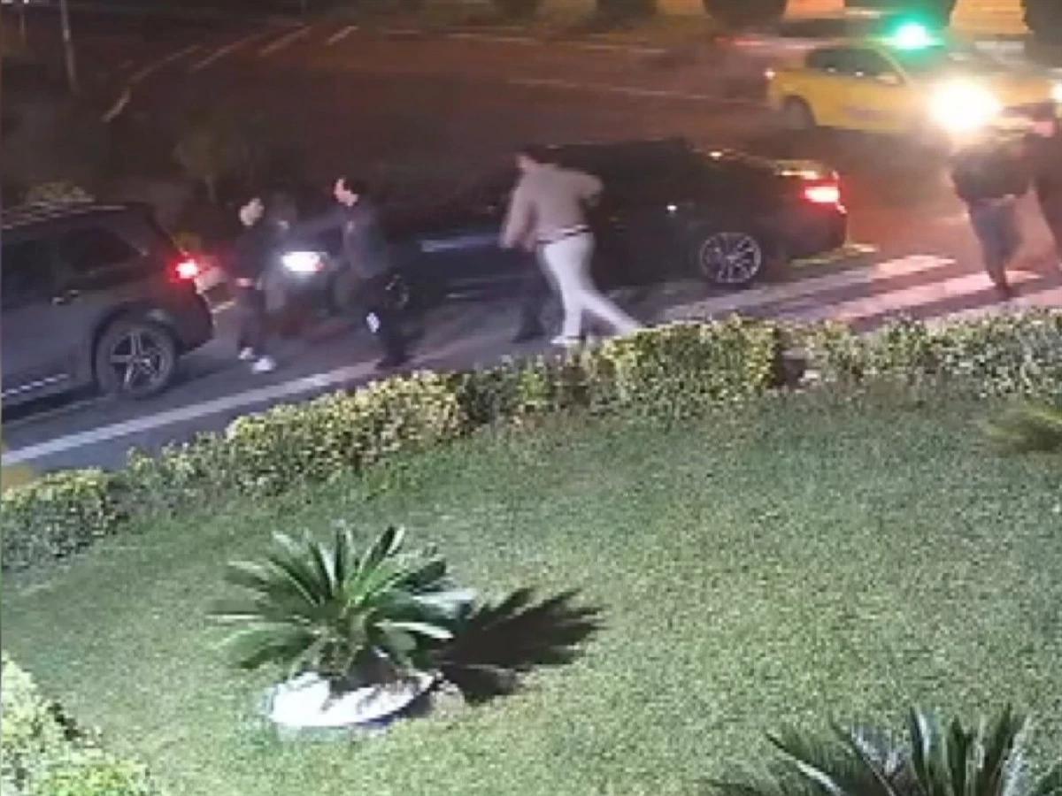 Beylikd&uuml;z&uuml;&rsquo;nde trafikte tartıştığı s&uuml;r&uuml;c&uuml;ye silah &ccedil;ekti