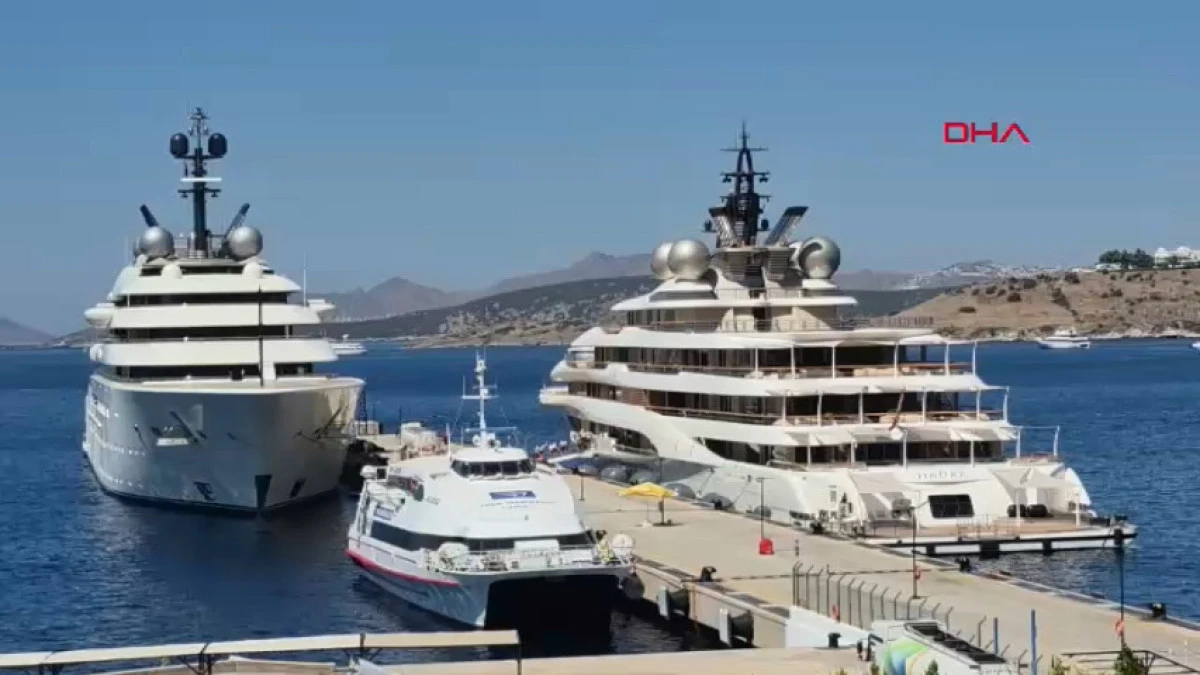 Bodrum'da yanaşan 2 l&uuml;ks yat, toplam 615 ton yakıt aldı