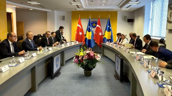 Çavuşoğlu, Kosova Başbakanı Kurti ile görüştü