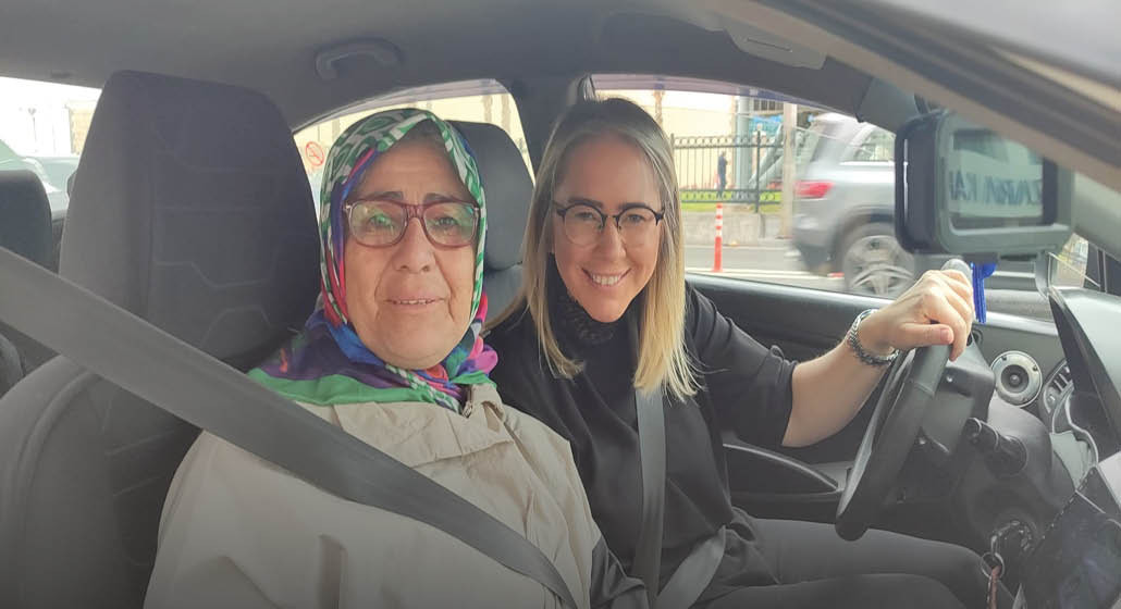 Ceyda Bölünmez Çankırı, taksi şoförü olarak İzmirlilerle buluştu