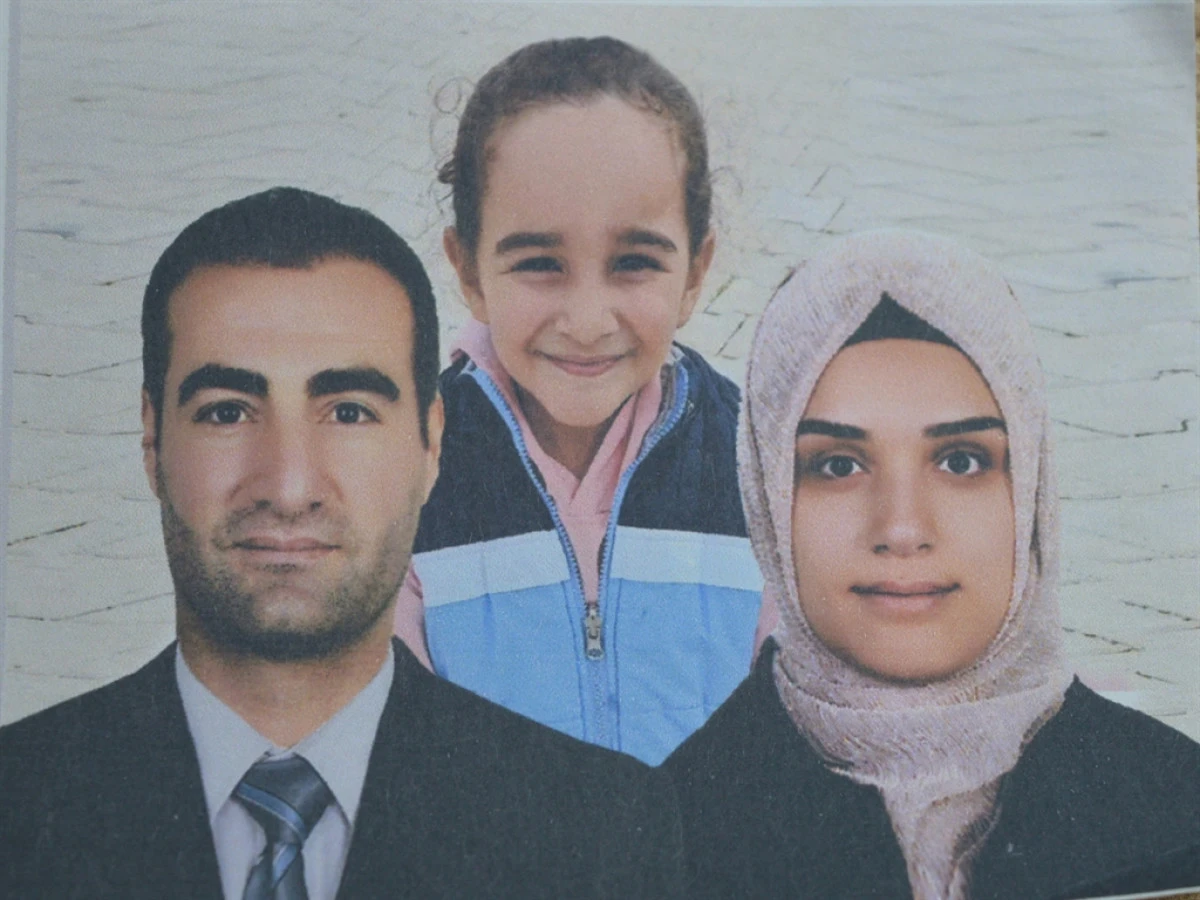 &Ccedil;ift ile kızlarının &ouml;ld&uuml;r&uuml;lmesine ilişkin davanın ilk duruşmasında 2 sanığa tahliye