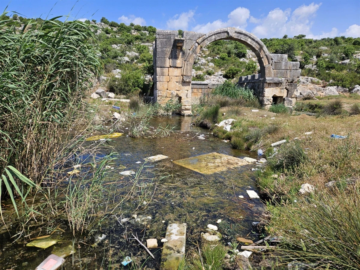 Çöplüğe dönen 1800 yıllık kutsal çeşme ve kaplıca kurtarılıyor
