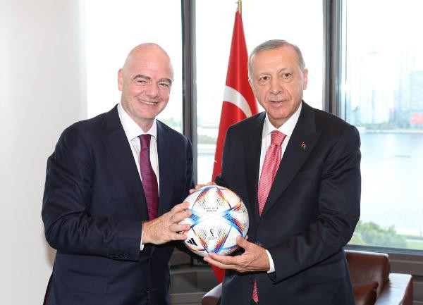 Cumhurbaşkanı Erdoğan ile Infantino arasında gülümseten futbol diyaloğu