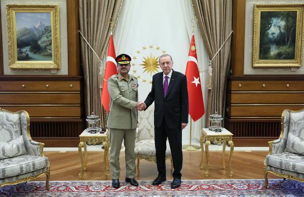 Cumhurbaşkanı Erdoğan, Pakistan Kara Kuvvetleri Komutanı'nı kabul etti