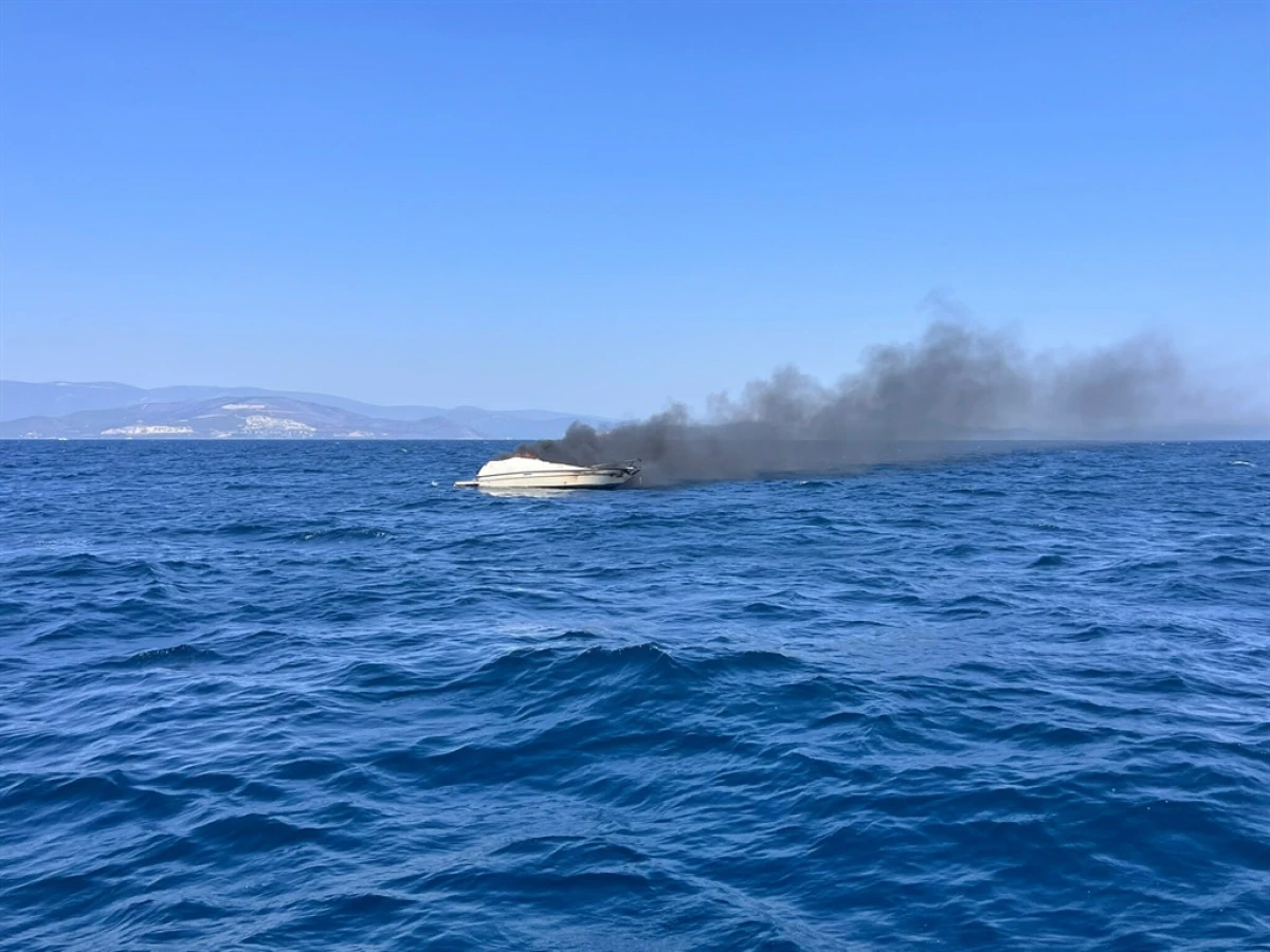 Didim a&ccedil;ıklarında tekne yangını: 2 kişi denizden kurtarıldı
