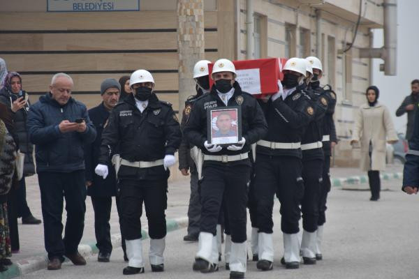 Diyarbakır'da, kazada hayatını kaybeden polis memuru törenle memleketine uğurlandı (2)