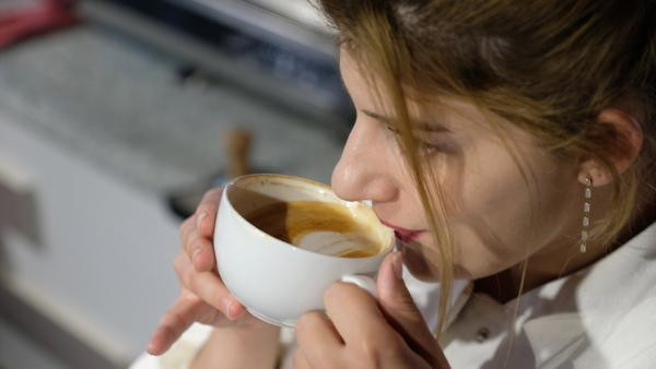 Doç. Dr. Özcan: Filtre kahveyi, bone ve kadın çorabıyla demliyorlar