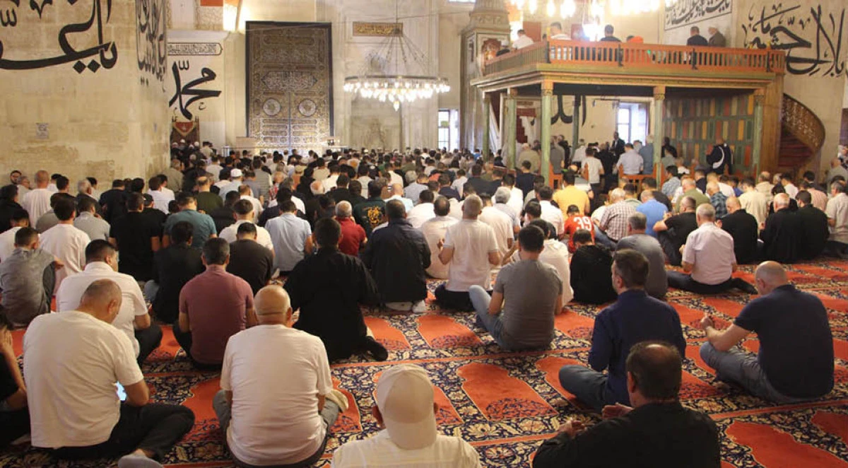 Edirne'de bayram namazında Eski Cami doldu