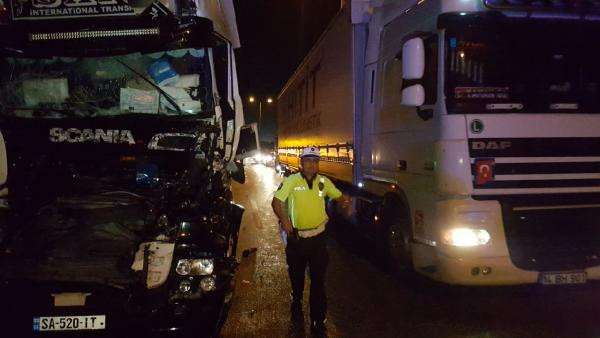 Edirne'de iki TIR çarpıştı: 1 ölü