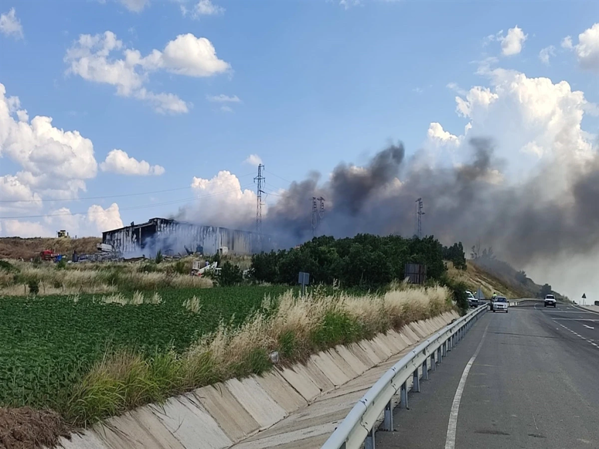 Edirne&rsquo;de katı atık bertaraf tesisinde yangın