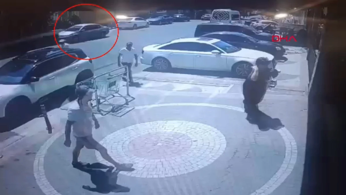 El freni &ccedil;ekilmeyen otomobil, hareket edip istinat duvarında asılı kaldı