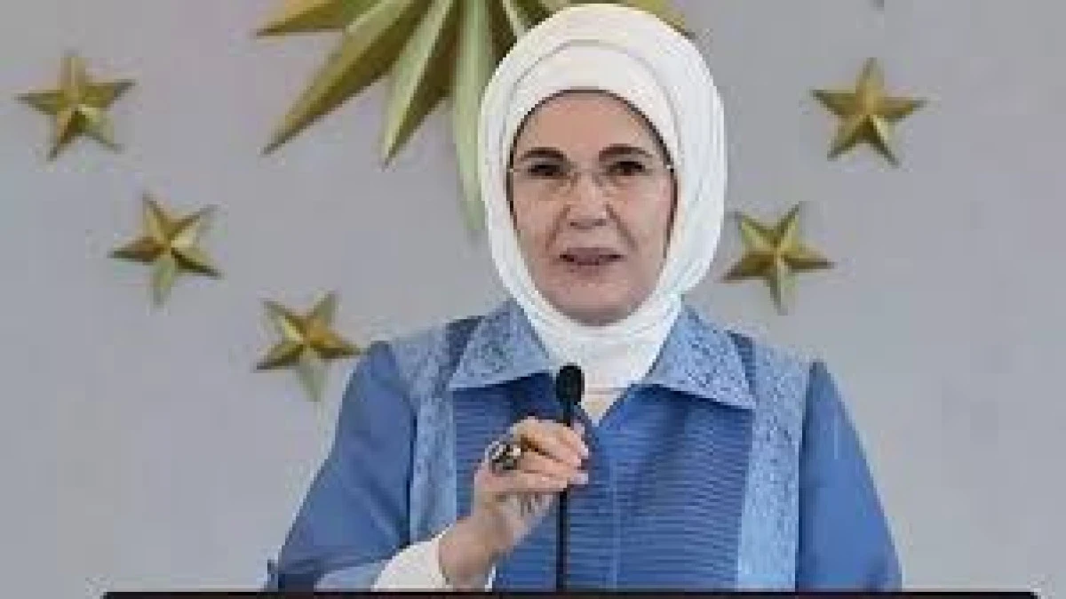 Emine Erdoğan YKS'ye girecek &ouml;ğrencilere başarılar diledi