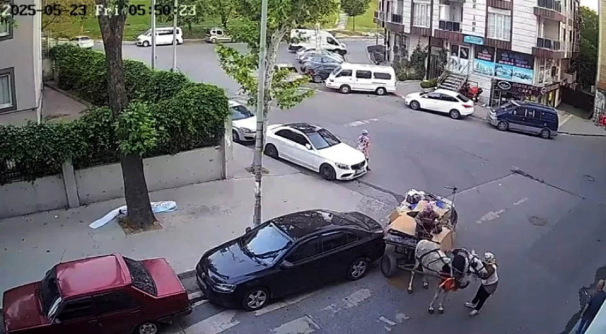 Esenyurt'ta at arabası ile otomobile çarpıp kaçtı