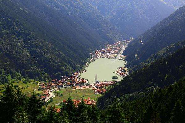 Uzungöl'e turist akını