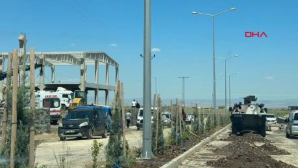 Fabrika inşaatında beton blok, iş&ccedil;ilerin &uuml;zerine d&uuml;şt&uuml;: 1 &ouml;l&uuml;, 1 yaralı
